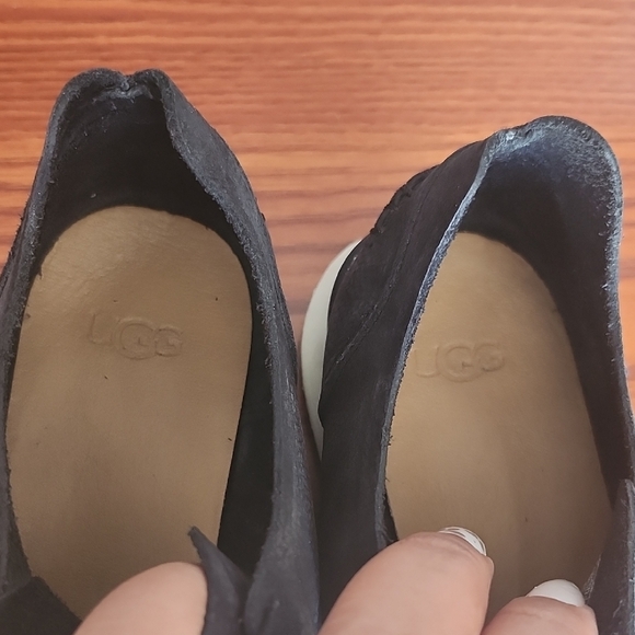 UGG Womem Black Casual Shoes - Picture 3 of 6